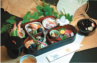 松花堂箱膳（雪）